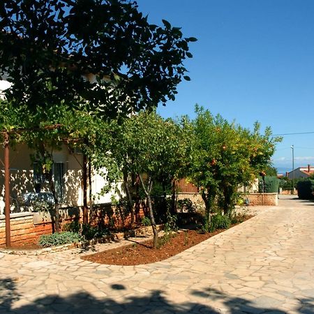 Apartment Valentina Ližnjan Eksteriør bilde